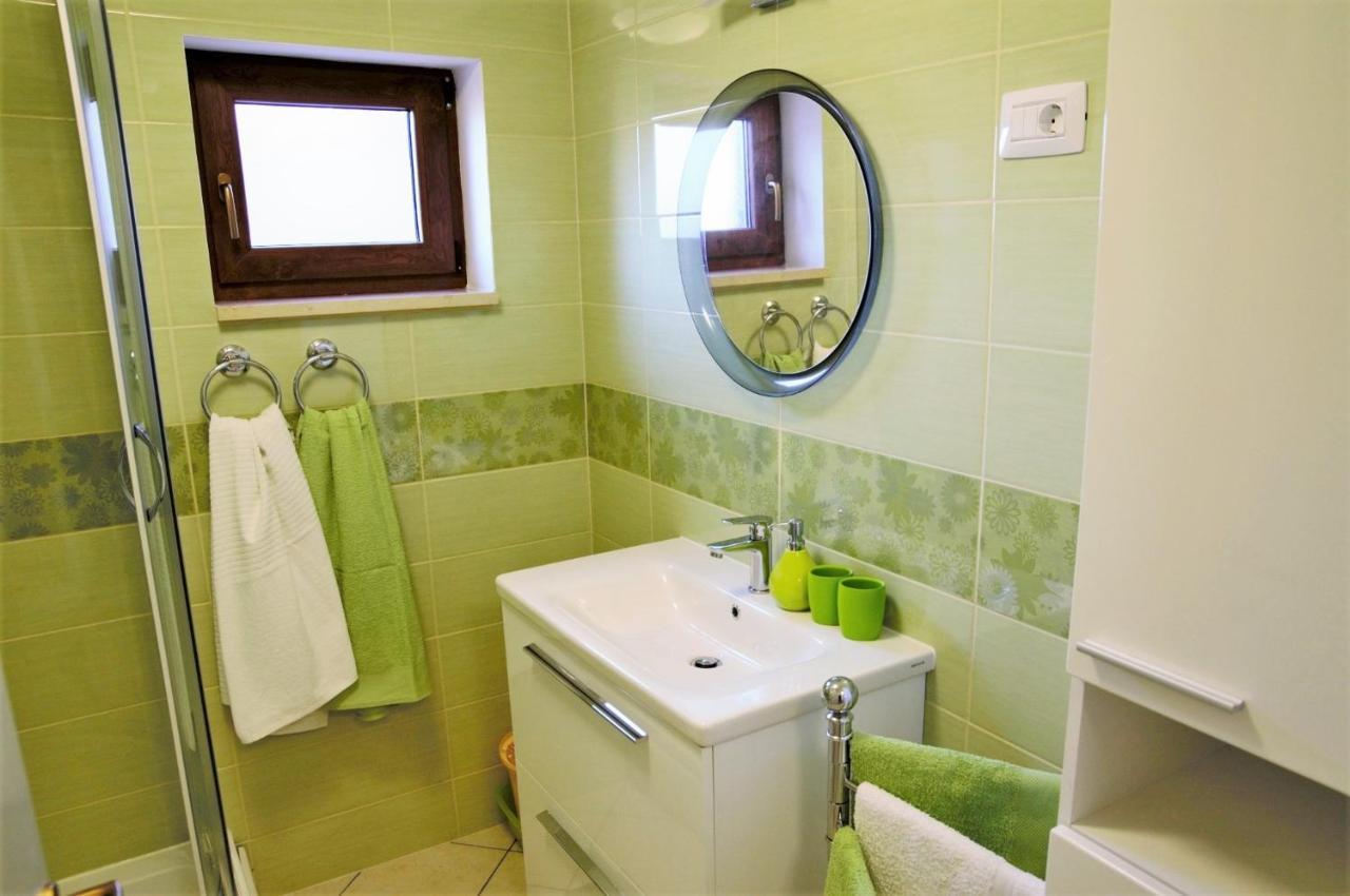 Amaryllis Residence, Apartment Diana & Deluxe Rooms With Shared Kitchen Veli Lošinj Exteriör bild