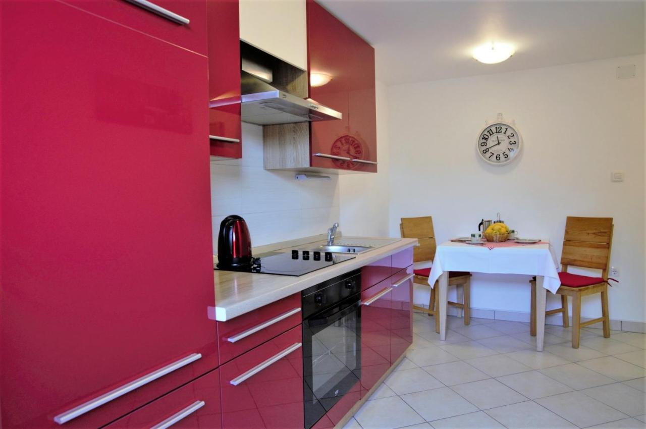 Amaryllis Residence, Apartment Diana & Deluxe Rooms With Shared Kitchen Veli Lošinj Exteriör bild