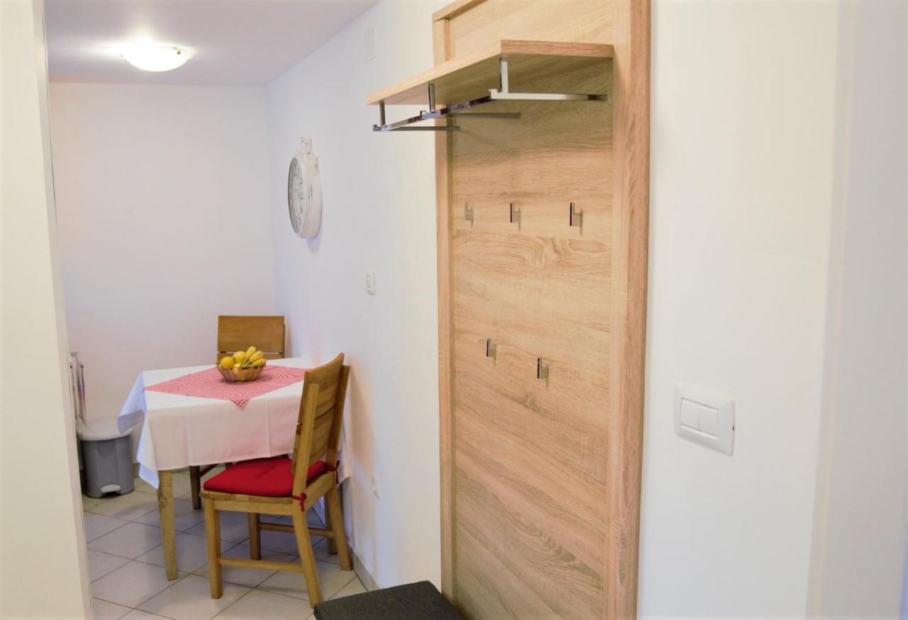 Amaryllis Residence, Apartment Diana & Deluxe Rooms With Shared Kitchen Veli Lošinj Exteriör bild
