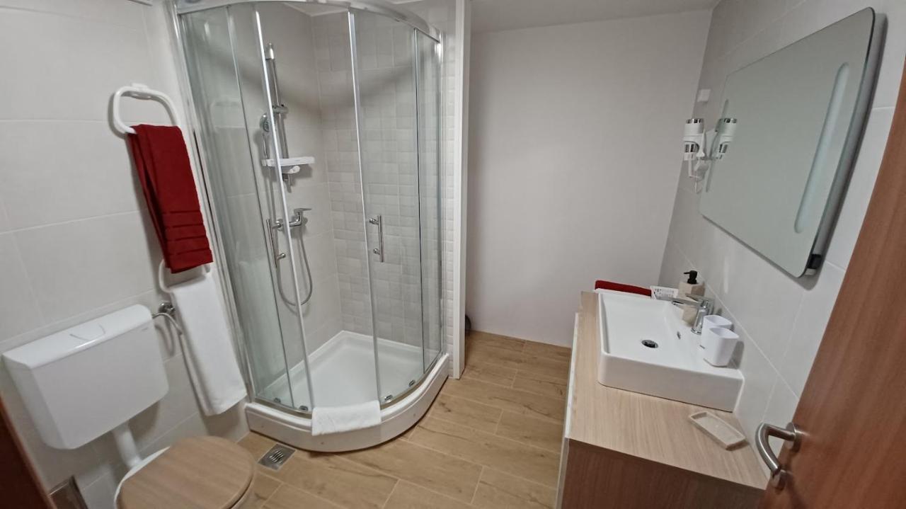 Amaryllis Residence, Apartment Diana & Deluxe Rooms With Shared Kitchen Veli Lošinj Exteriör bild
