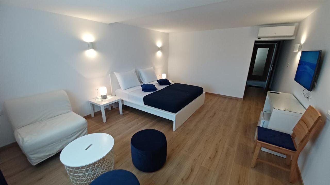 Amaryllis Residence, Apartment Diana & Deluxe Rooms With Shared Kitchen Veli Lošinj Exteriör bild