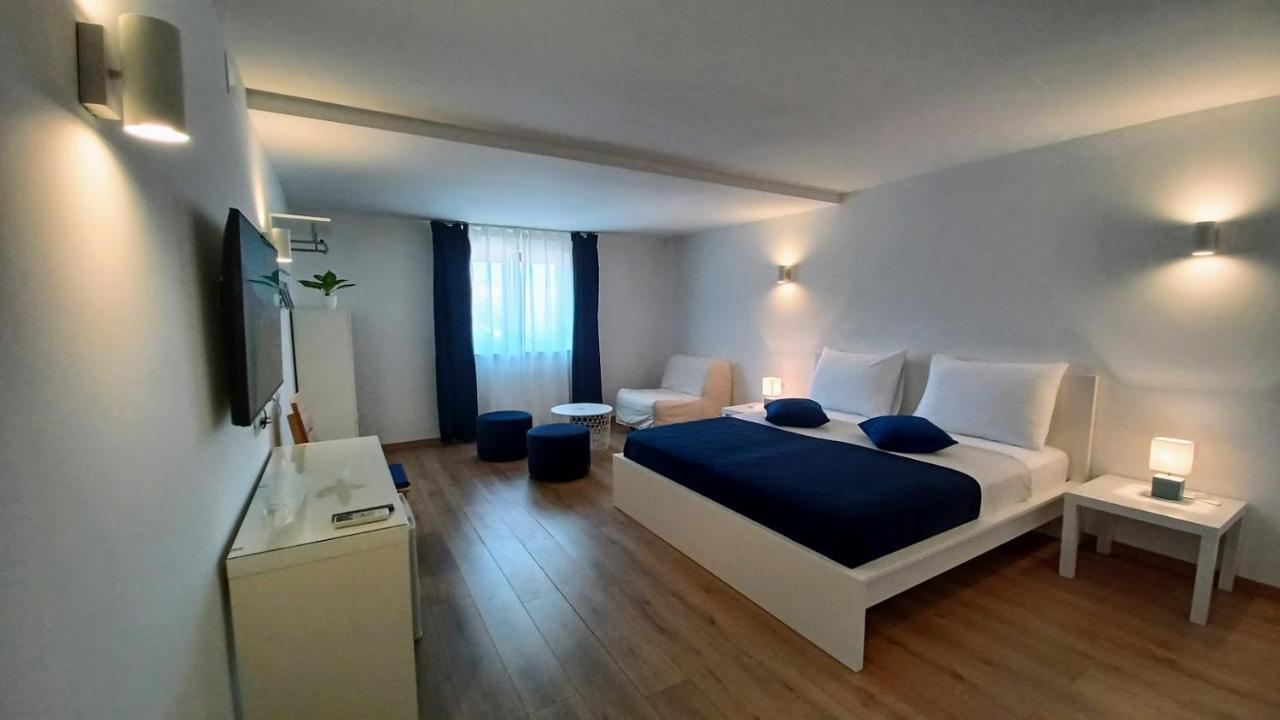 Amaryllis Residence, Apartment Diana & Deluxe Rooms With Shared Kitchen Veli Lošinj Exteriör bild