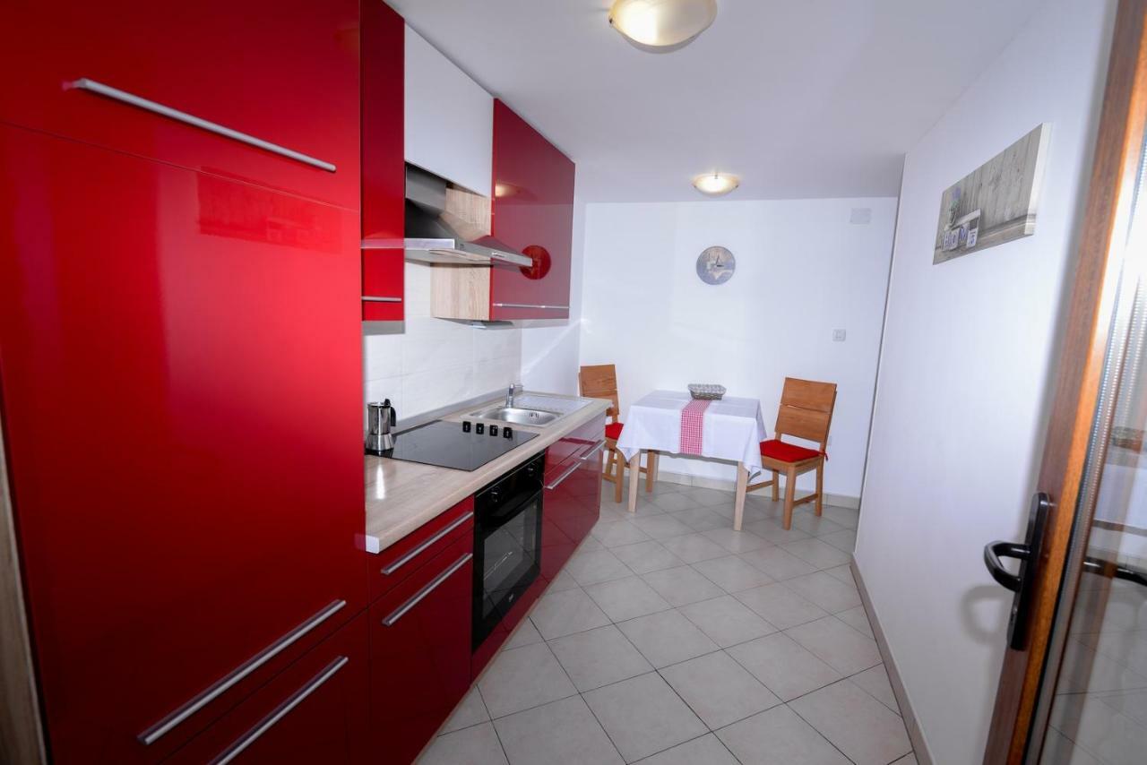 Amaryllis Residence, Apartment Diana & Deluxe Rooms With Shared Kitchen Veli Lošinj Exteriör bild