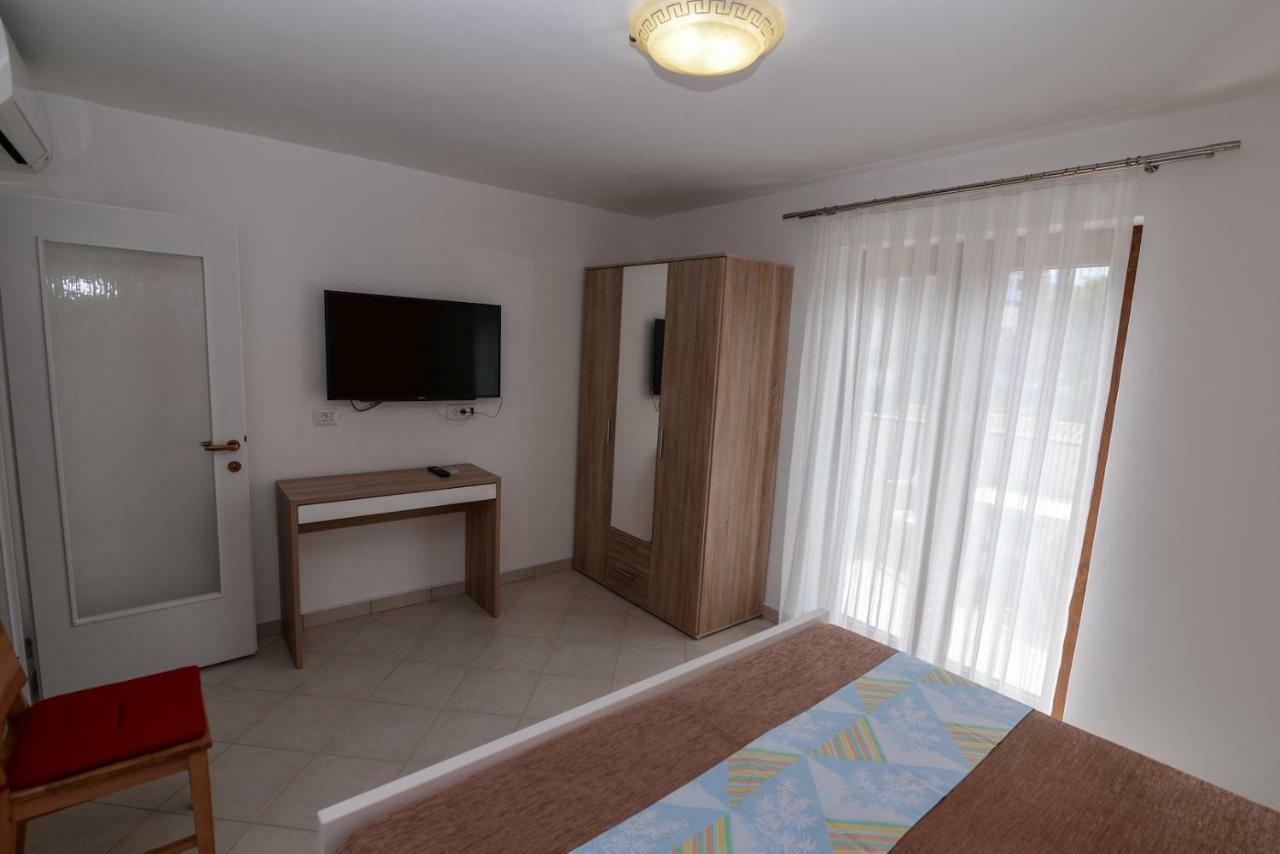 Amaryllis Residence, Apartment Diana & Deluxe Rooms With Shared Kitchen Veli Lošinj Exteriör bild
