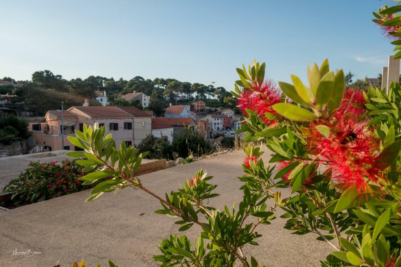 Amaryllis Residence, Apartment Diana & Deluxe Rooms With Shared Kitchen Veli Lošinj Exteriör bild