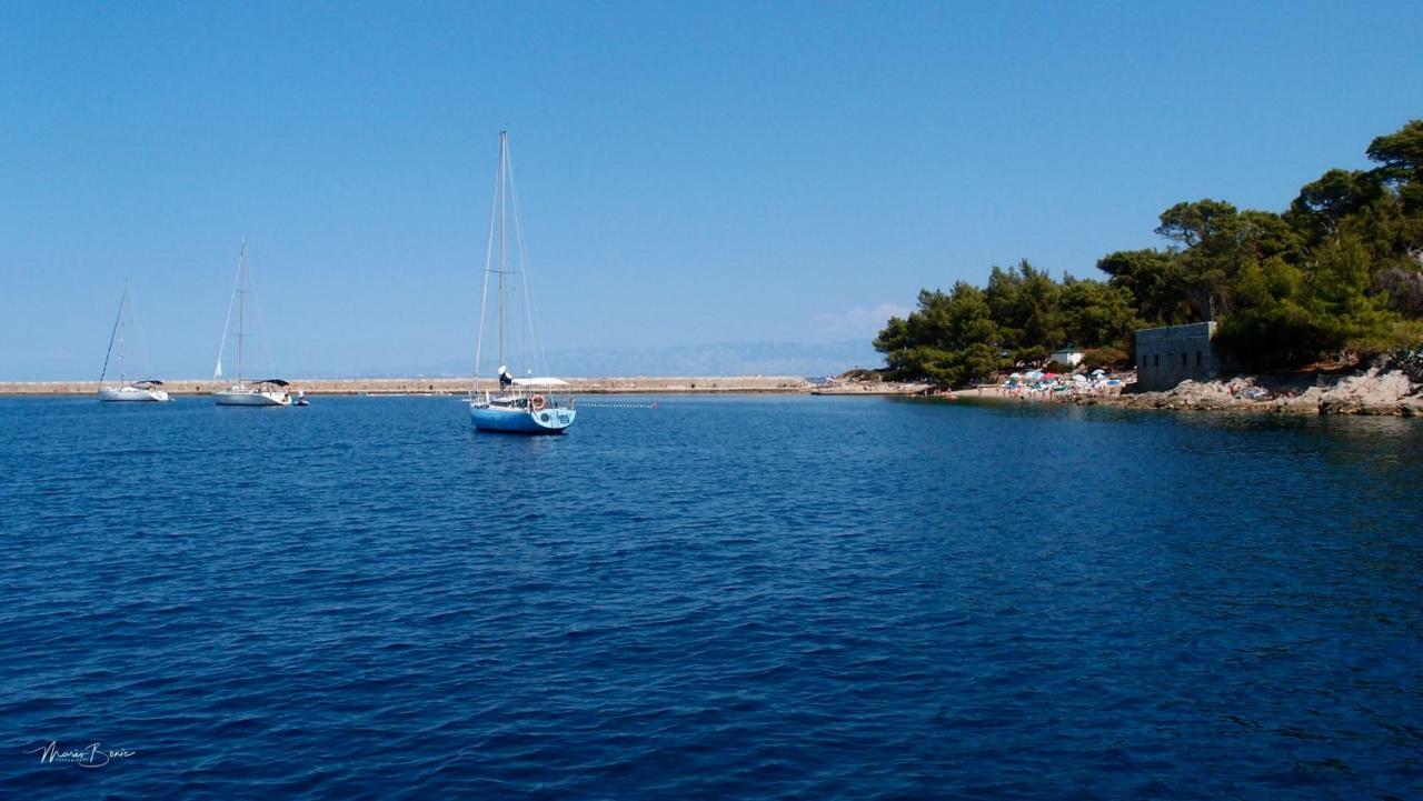 Amaryllis Residence, Apartment Diana & Deluxe Rooms With Shared Kitchen Veli Lošinj Exteriör bild