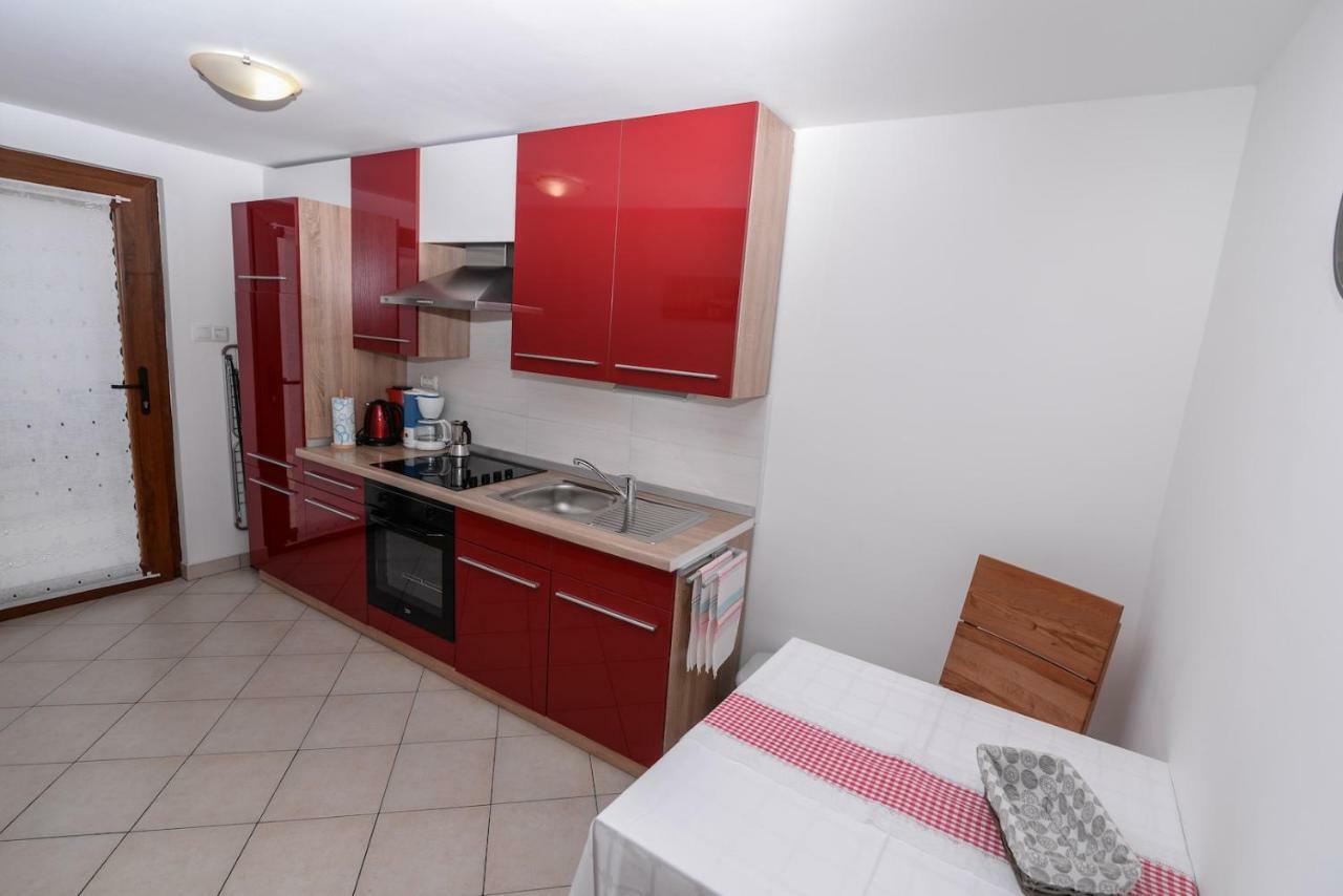 Amaryllis Residence, Apartment Diana & Deluxe Rooms With Shared Kitchen Veli Lošinj Exteriör bild